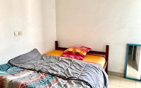 Lovely 1-Bedroom Vacation Home In Douala - Makepe